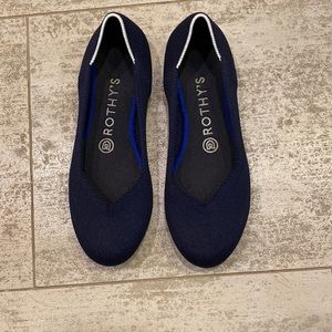 Size 7.5 Navy Rothy’s Flats